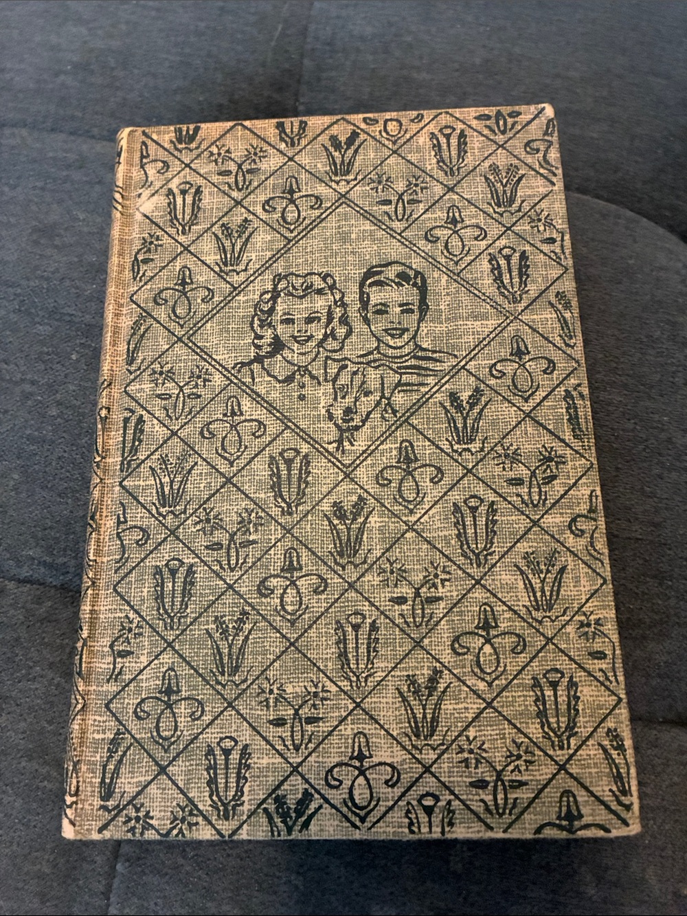 Antique 1932 The Bobbsey Twins At the Circus Hardcover Book in Beige and Black